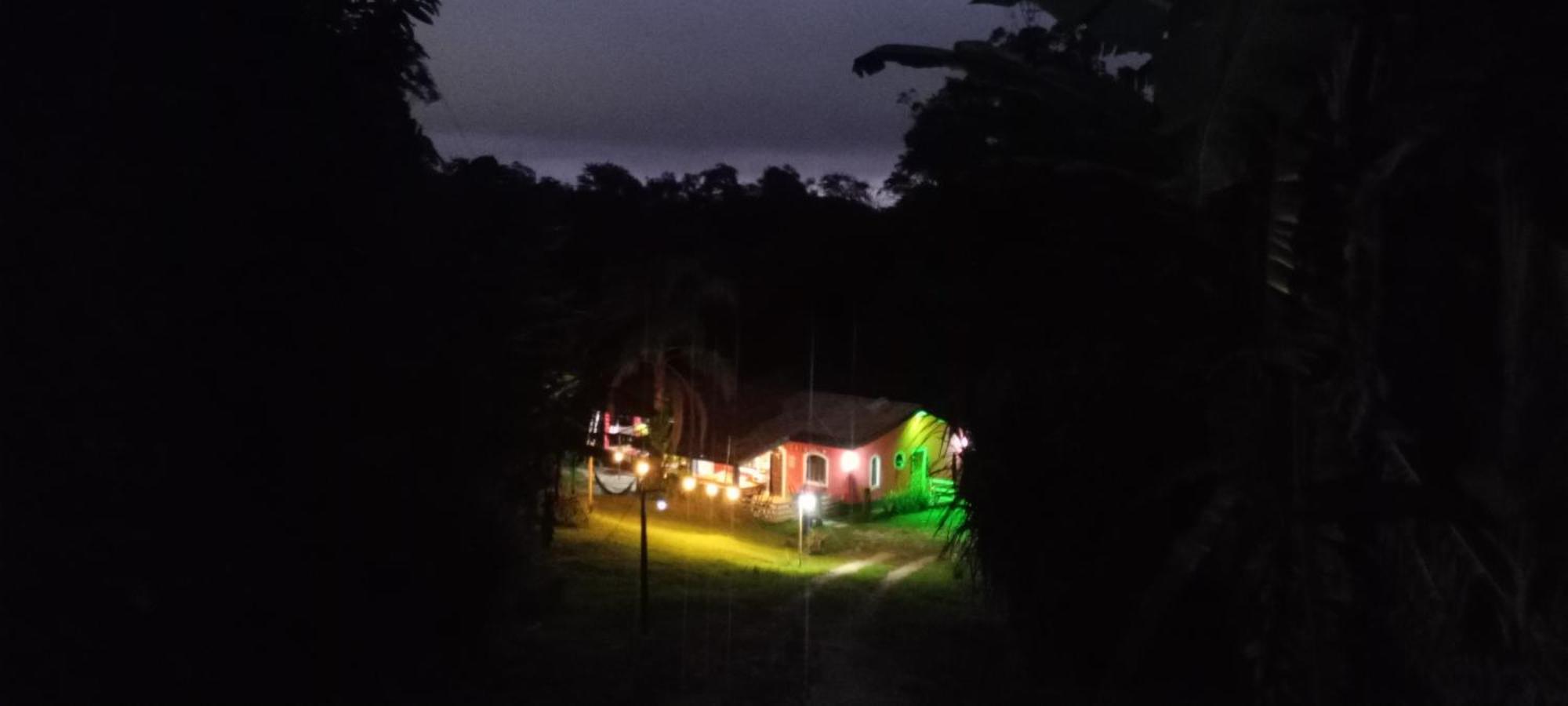O Brejo Encantado Hospedagem E Hostel Embu Ngoại thất bức ảnh